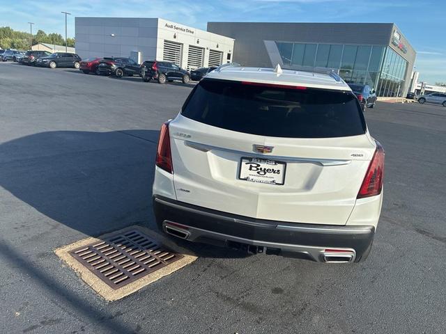 Photo of 2022 Crystal White Tricoat Cadillac XT5