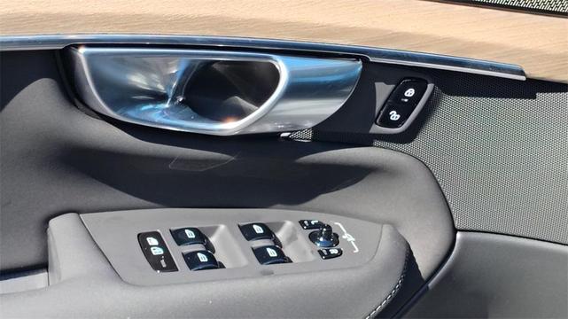 Photo of 2026 Vapour Gray Metallic Volvo XC90