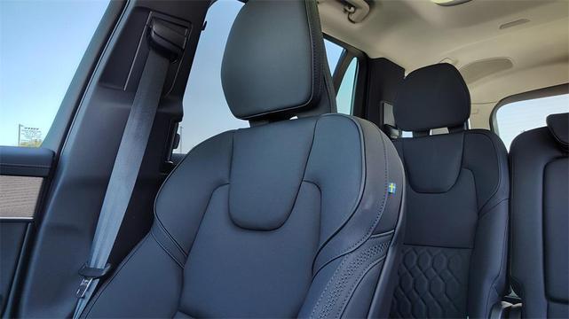 Photo of 2026 Vapour Gray Metallic Volvo XC90