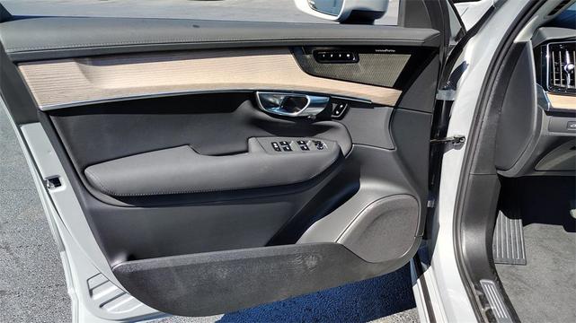 Photo of 2026 Vapour Gray Metallic Volvo XC90