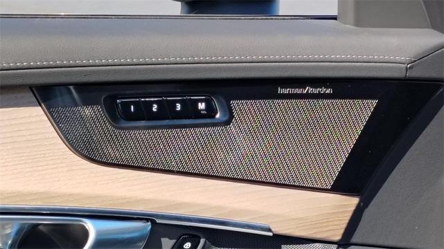Photo of 2026 Vapour Gray Metallic Volvo XC90