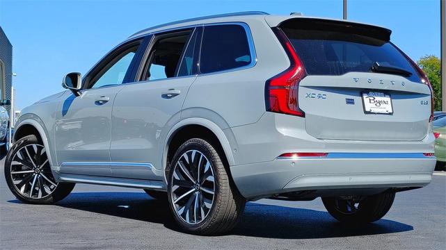 Photo of 2026 Vapour Gray Metallic Volvo XC90