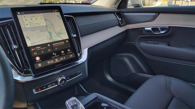 Photo of 2026 Vapour Gray Metallic Volvo XC90