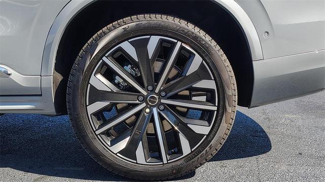 Photo of 2026 Vapour Gray Metallic Volvo XC90