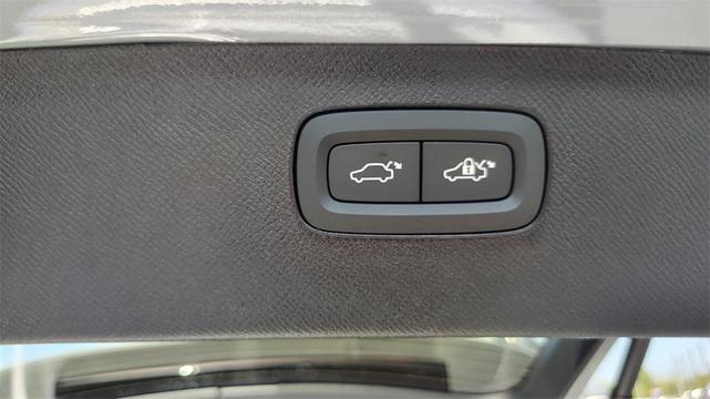 Photo of 2026 Vapour Gray Metallic Volvo XC90