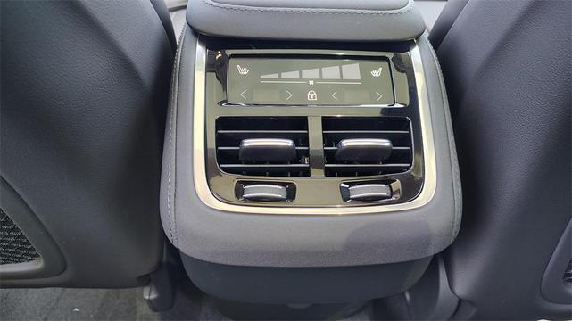 Photo of 2026 Onyx Black Metallic Volvo XC90