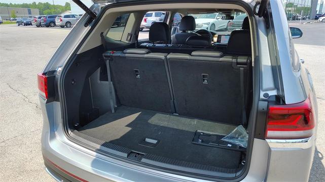 Photo of 2025 Silver Mist Metallic Volkswagen Atlas