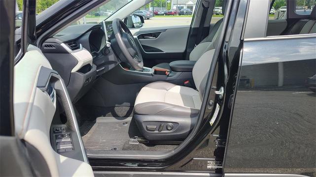Photo of 2024 Midnight Black Metallic Toyota RAV4