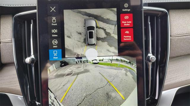 Photo of 2025 Crystal White Pearl Volvo XC90