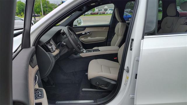 Photo of 2025 Crystal White Pearl Volvo XC90