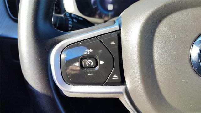 Photo of 2025 Onyx Black Metallic Volvo XC60