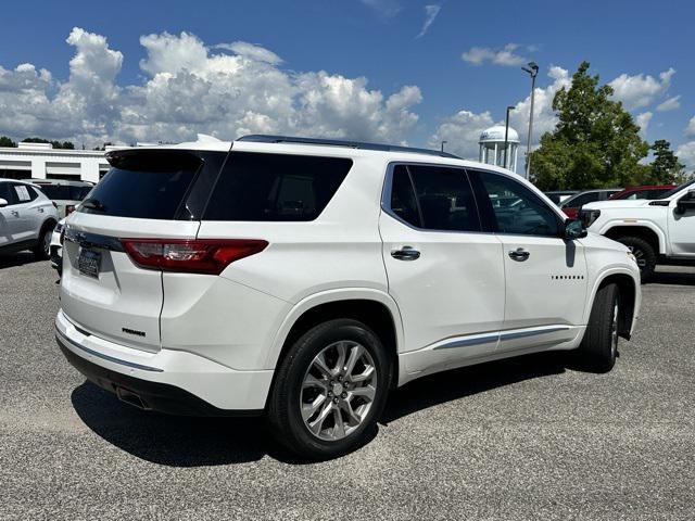 Photo of 2021 Iridescent Pearl Tricoat Chevrolet Traverse