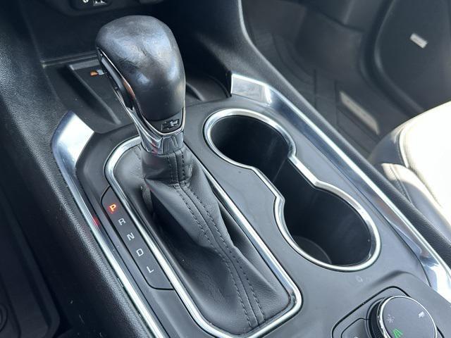 Photo of 2021 Iridescent Pearl Tricoat Chevrolet Traverse