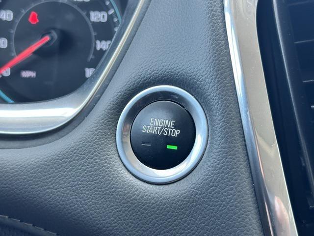 Photo of 2021 Iridescent Pearl Tricoat Chevrolet Traverse