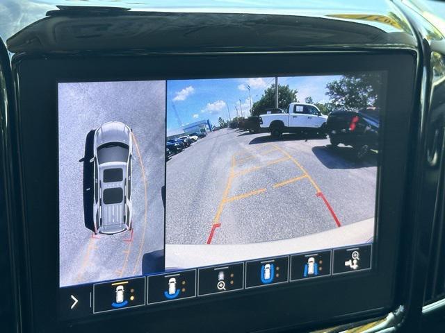 Photo of 2021 Iridescent Pearl Tricoat Chevrolet Traverse