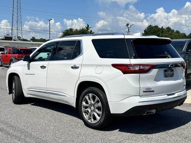 Photo of 2021 Iridescent Pearl Tricoat Chevrolet Traverse