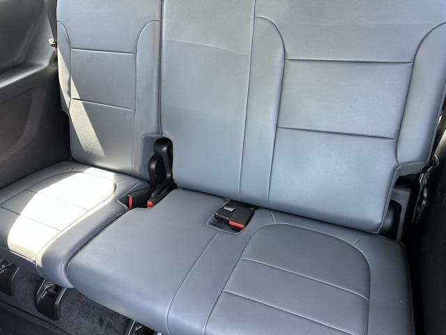 Photo of 2021 Iridescent Pearl Tricoat Chevrolet Traverse