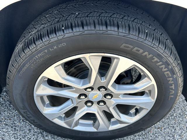 Photo of 2021 Iridescent Pearl Tricoat Chevrolet Traverse