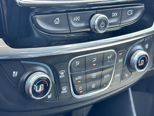 Photo of 2021 Iridescent Pearl Tricoat Chevrolet Traverse