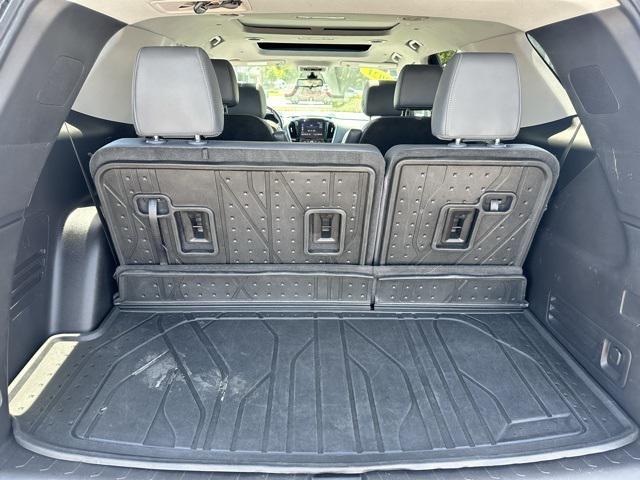 Photo of 2021 Iridescent Pearl Tricoat Chevrolet Traverse