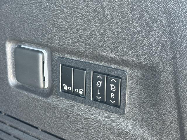 Photo of 2021 Black Chevrolet Suburban