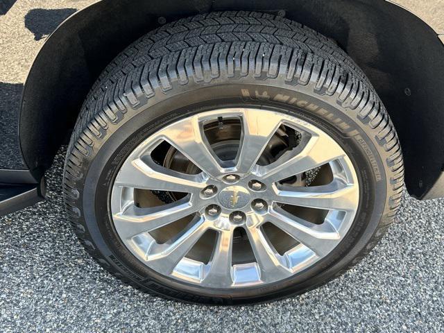 Photo of 2021 Black Chevrolet Suburban
