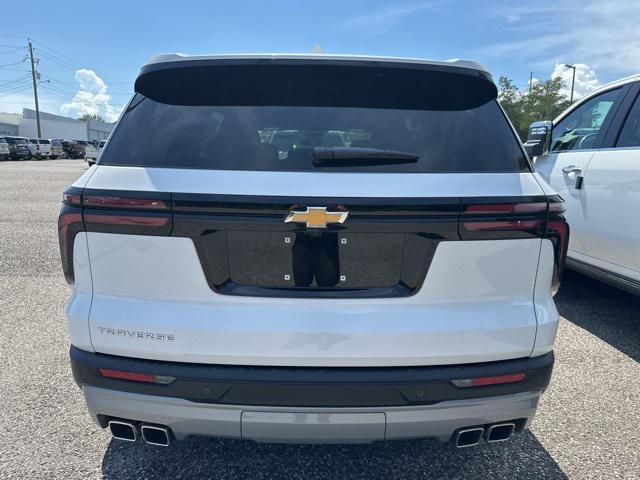 Photo of 2025 Summit White Chevrolet Traverse