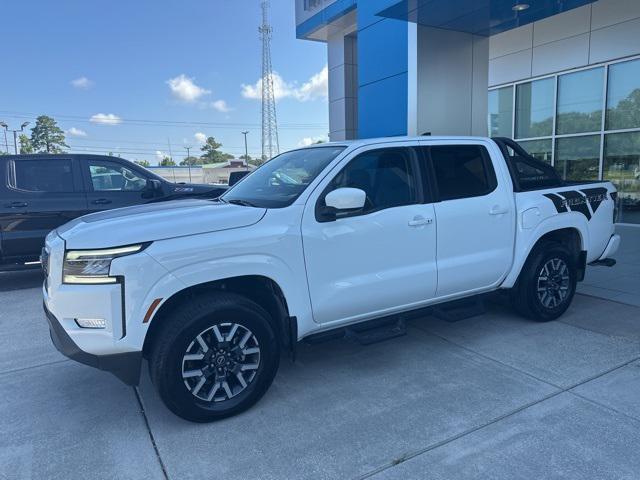 Photo of 2024 Glacier White Nissan Frontier