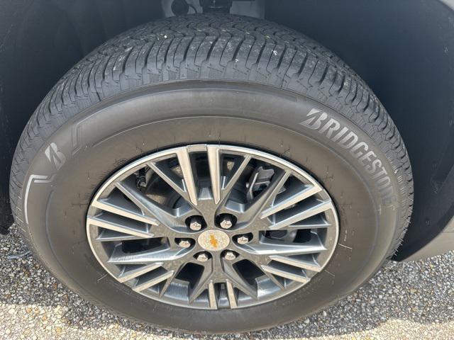 Photo of 2025 Summit White Chevrolet Traverse