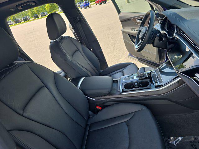 Photo of 2023 Navarra Blue Metallic Audi Q7