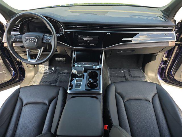Photo of 2023 Navarra Blue Metallic Audi Q7