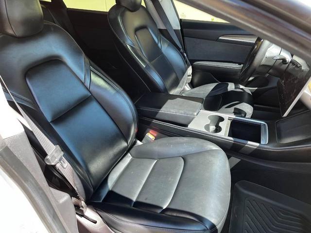 Photo of 2022 White Tesla Model 3