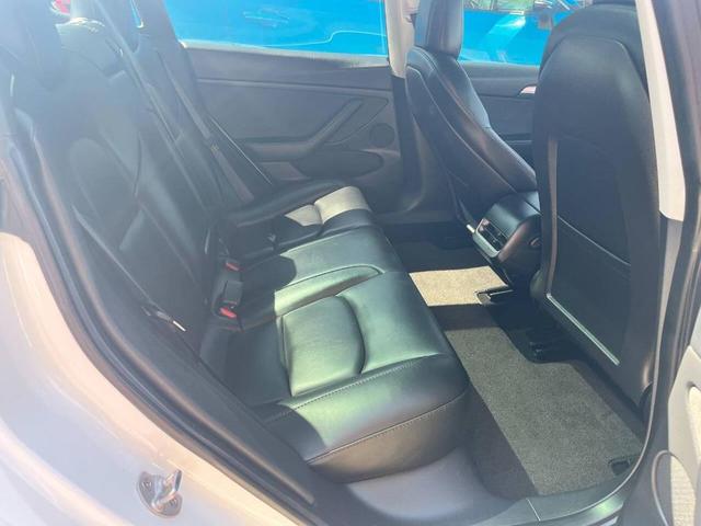 Photo of 2022 White Tesla Model 3