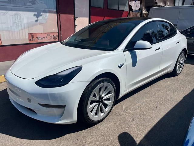 Photo of 2022 White Tesla Model 3