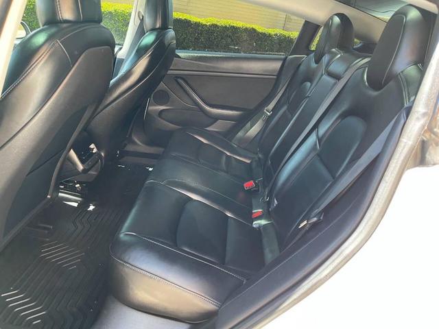 Photo of 2022 White Tesla Model 3