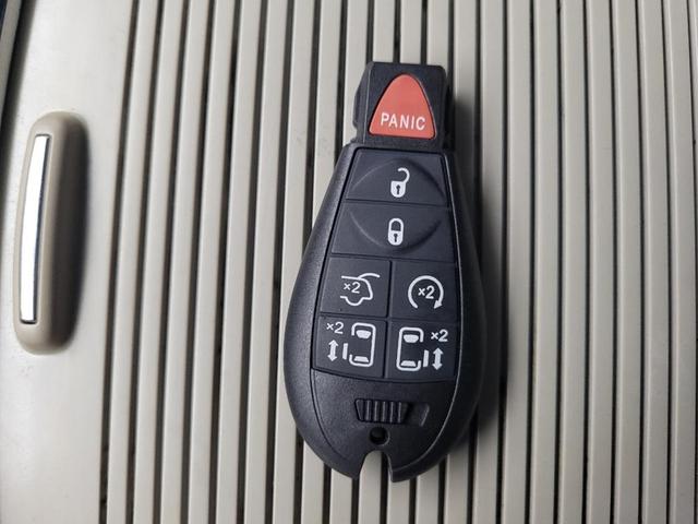 Photo of 2020 White Knuckle Clearcoat Dodge Grand Caravan