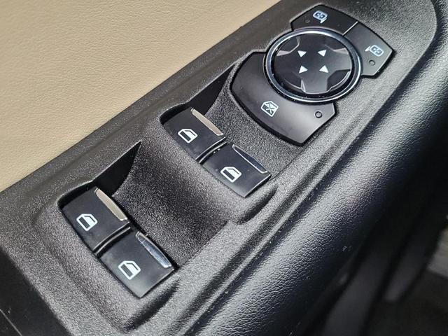 Photo of 2024 Agate Black Metallic Ford Edge