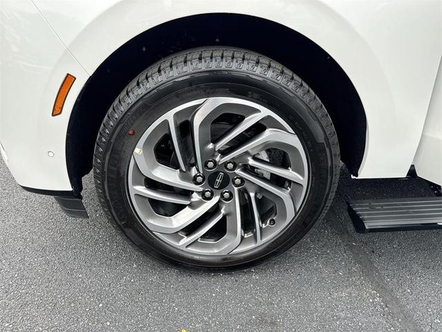 Photo of 2025 Pristine White Lincoln Navigator