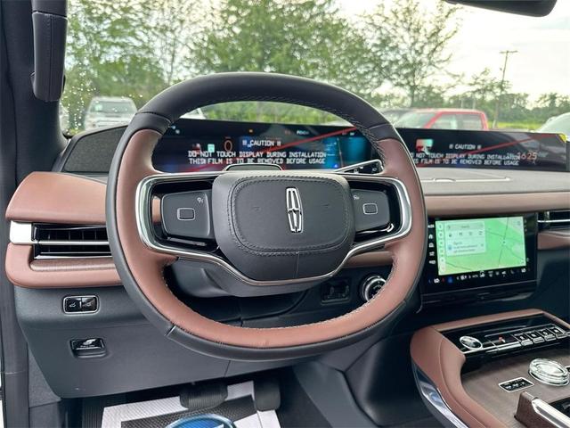 Photo of 2025 Pristine White Lincoln Navigator