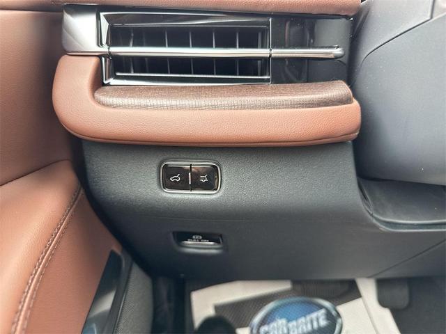 Photo of 2025 Pristine White Lincoln Navigator