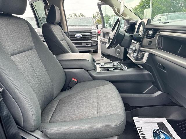Photo of 2022 Black Metallic Ford Expedition Max