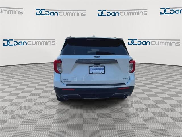 Photo of 2021 White Ford Explorer
