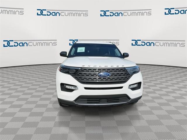 Photo of 2021 White Ford Explorer