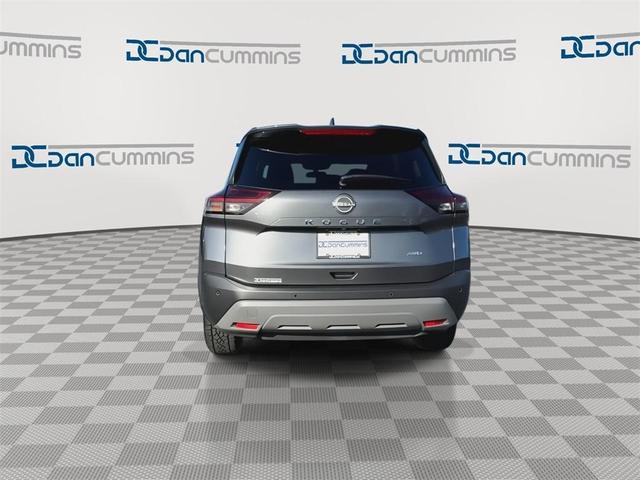 Photo of 2023 Gun Metallic Nissan Rogue
