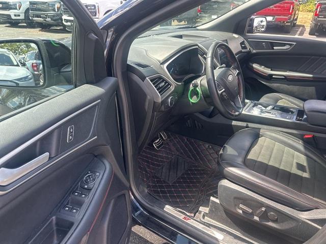 Photo of 2021 Black Ford Edge