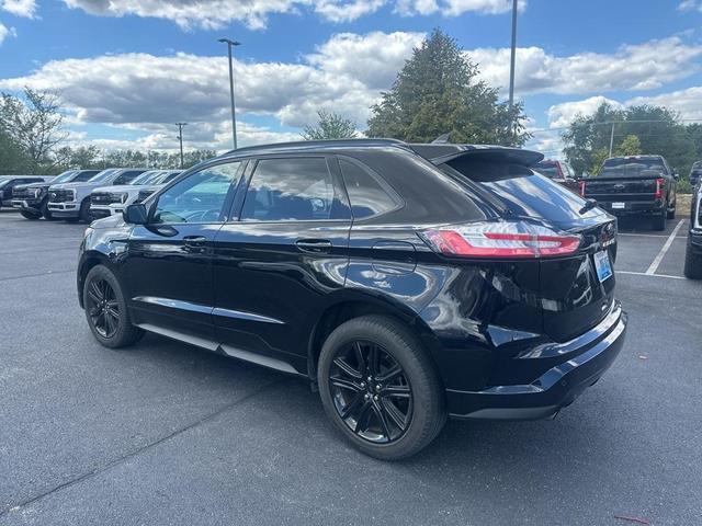 Photo of 2021 Black Ford Edge