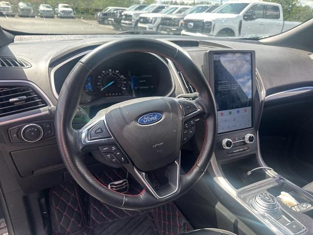 Photo of 2021 Black Ford Edge