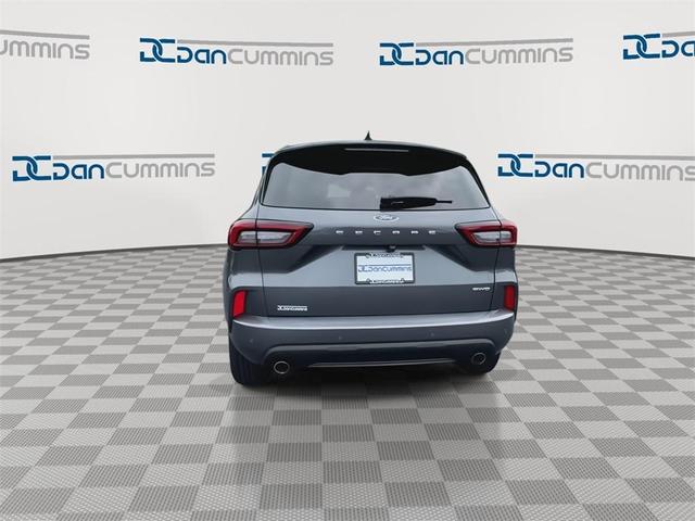 Photo of 2023 Carbonized Gray Metallic Ford Escape