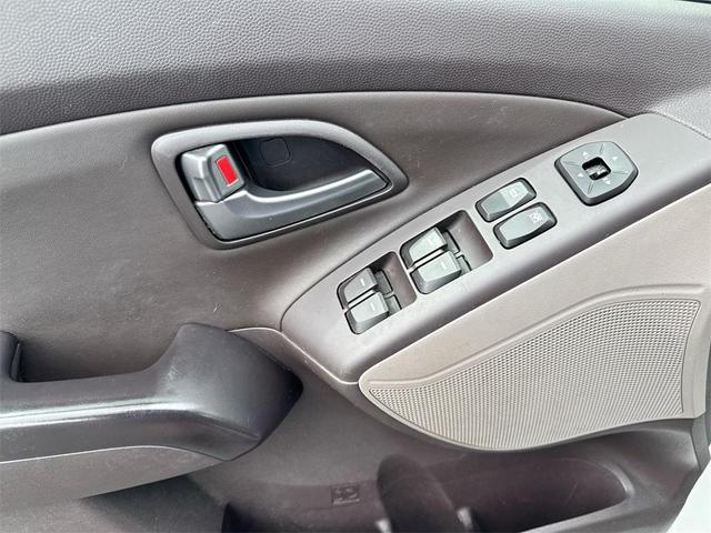 Photo of 2015 Winter White Hyundai TUCSON