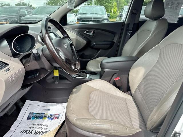 Photo of 2015 Winter White Hyundai TUCSON